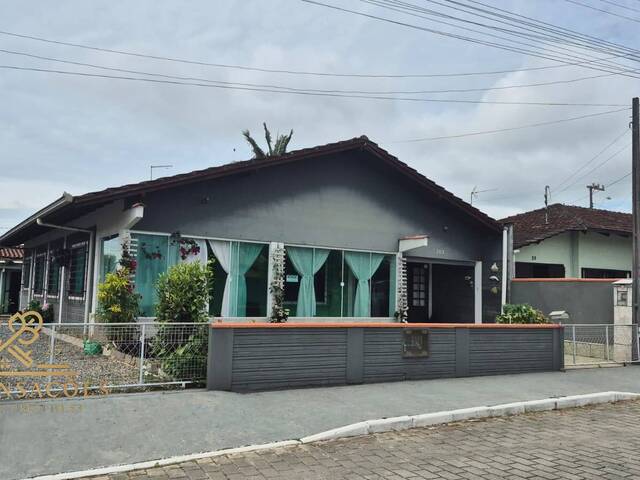 Venda em Pinheiros - Balneário Barra do Sul