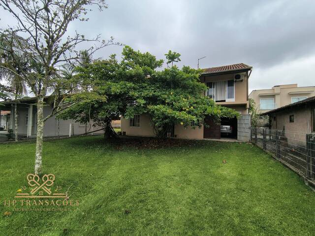 #123 - Casa para Venda em Balneário Barra do Sul - SC